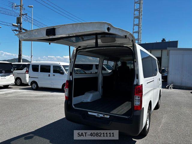 Nissan NV350 Caravan 2020-07 8355282-16