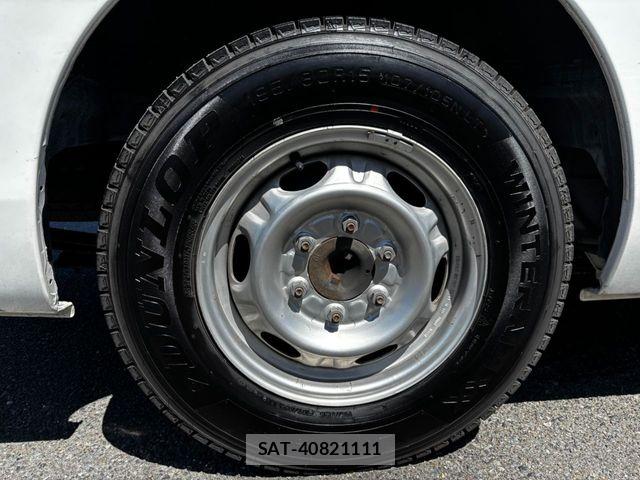 Nissan NV350 Caravan 2020-07 8355282-17