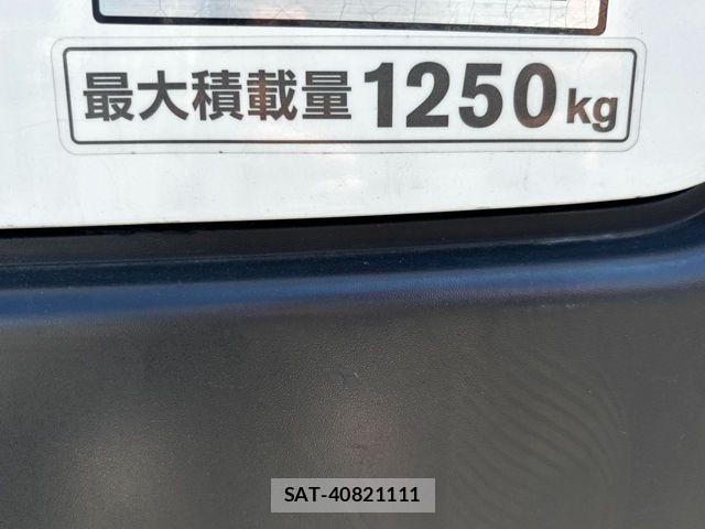 Nissan NV350 Caravan 2020-07 8355282-27