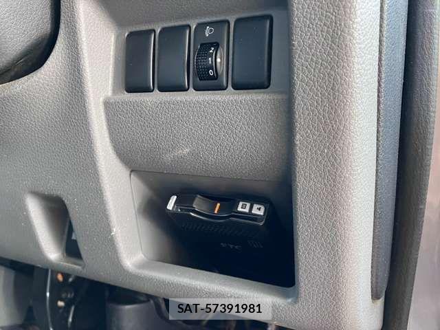 Nissan NV350 Caravan 2017-09 8371999-8