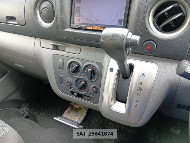 Nissan NV350 Caravan 2016-07 8563070-9