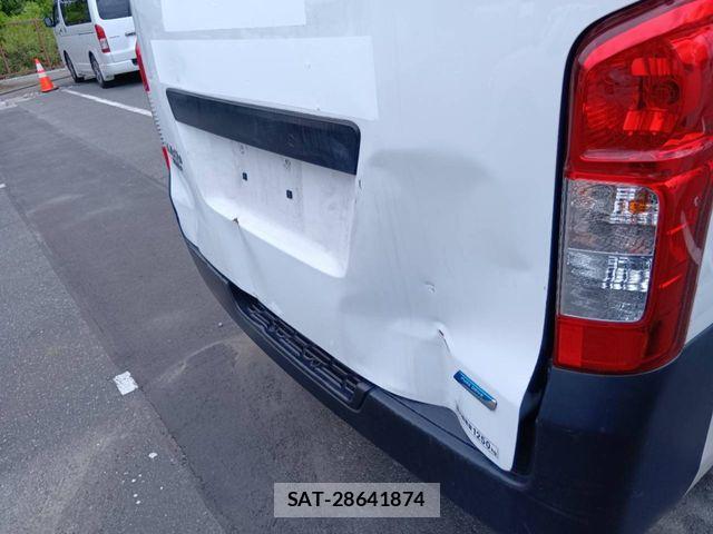 Nissan NV350 Caravan 2016-07 8563070-17