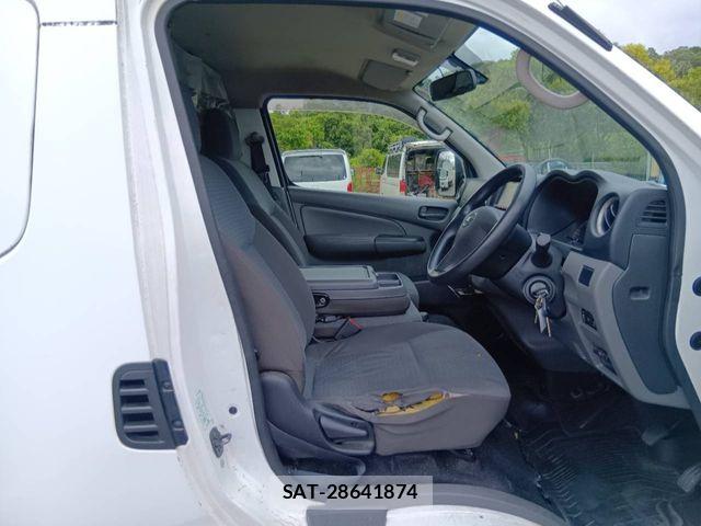 Nissan NV350 Caravan 2016-07 8563070-3