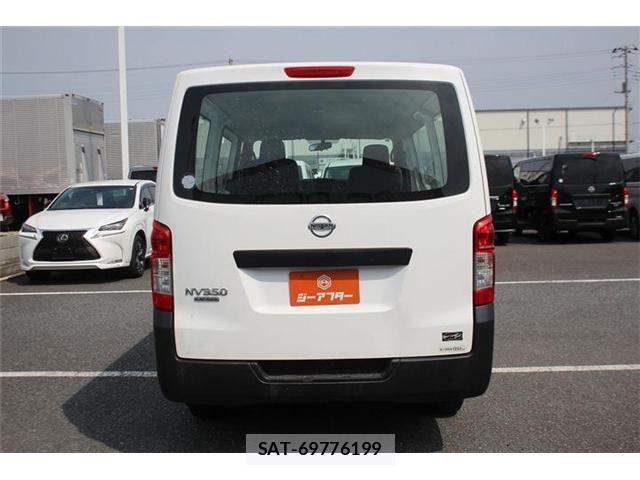 Nissan NV350 Caravan 2019-09 8628225-13