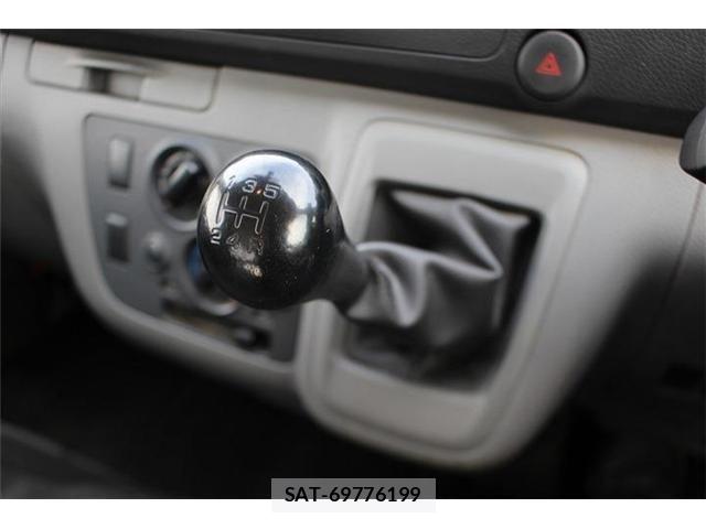 Nissan NV350 Caravan 2019-09 8628225-5