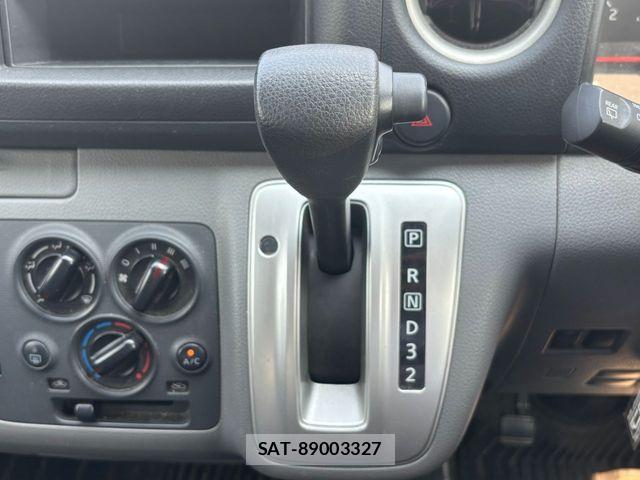 Nissan NV350 Caravan 2021-03 8666696-11