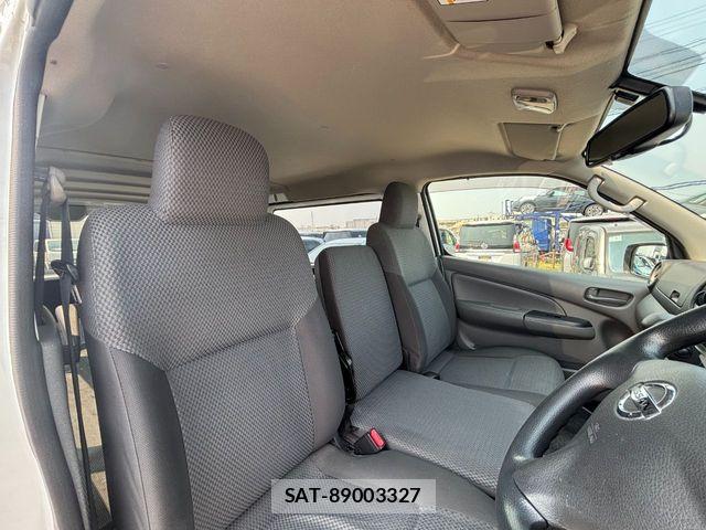 Nissan NV350 Caravan 2021-03 8666696-5
