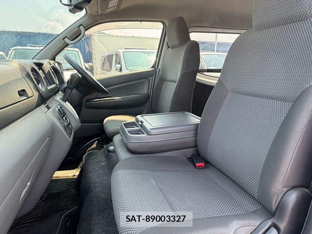 Nissan NV350 Caravan 2021-03 8666696-6