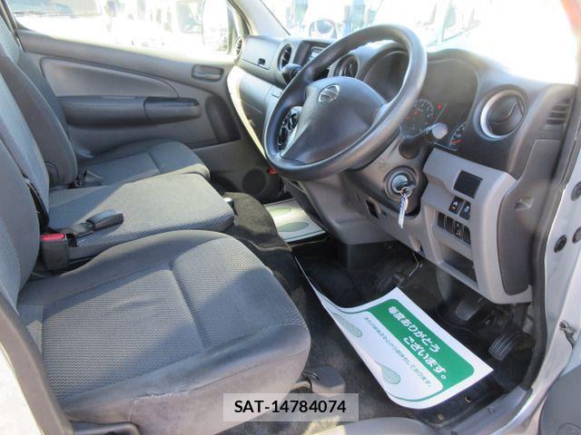 Nissan NV350 Caravan 2017-05 770015-12