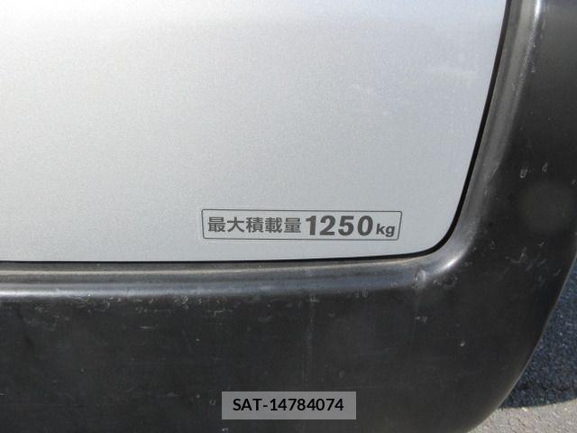 Nissan NV350 Caravan 2017-05 770015-18