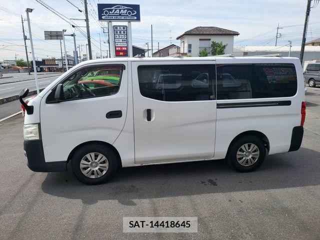 Nissan NV350 Caravan 2015-07 1078770-11