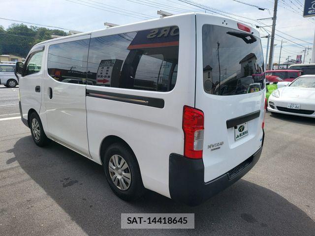 Nissan NV350 Caravan 2015-07 1078770-12