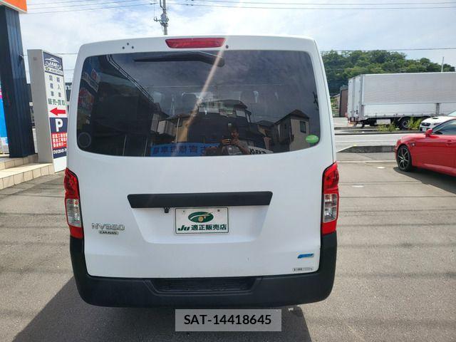 Nissan NV350 Caravan 2015-07 1078770-13