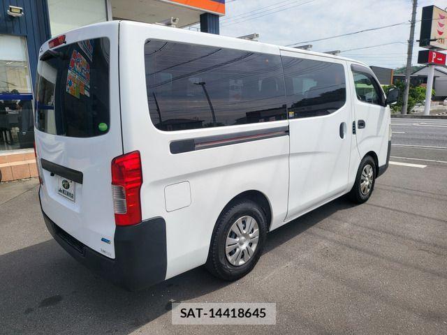 Nissan NV350 Caravan 2015-07 1078770-14