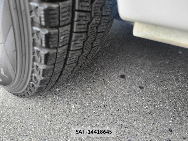 Nissan NV350 Caravan 2015-07 1078770-16