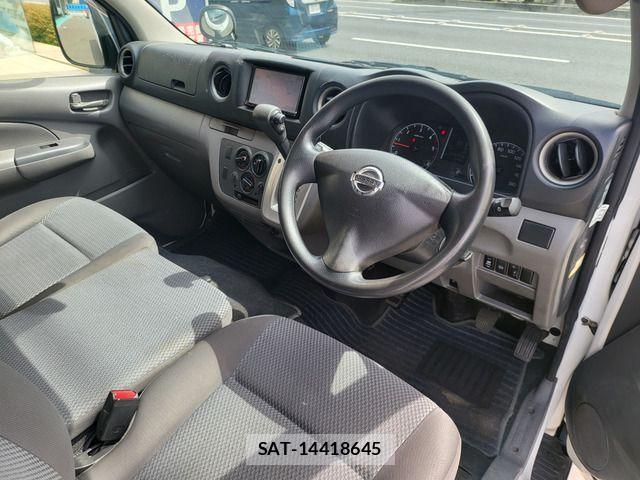 Nissan NV350 Caravan 2015-07 1078770-2