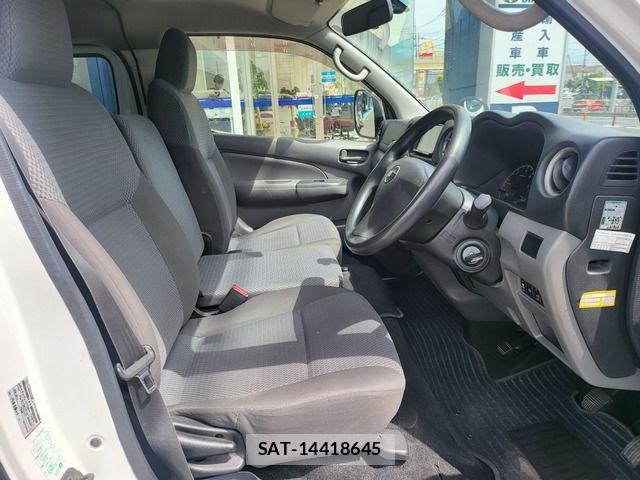 Nissan NV350 Caravan 2015-07 1078770-3