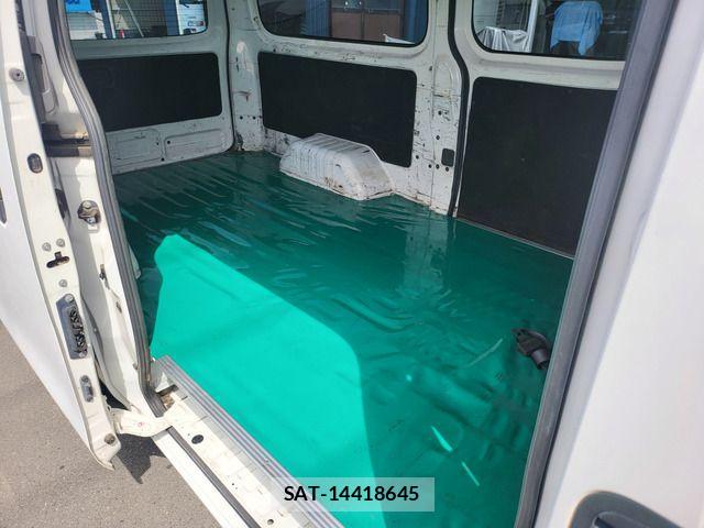 Nissan NV350 Caravan 2015-07 1078770-4