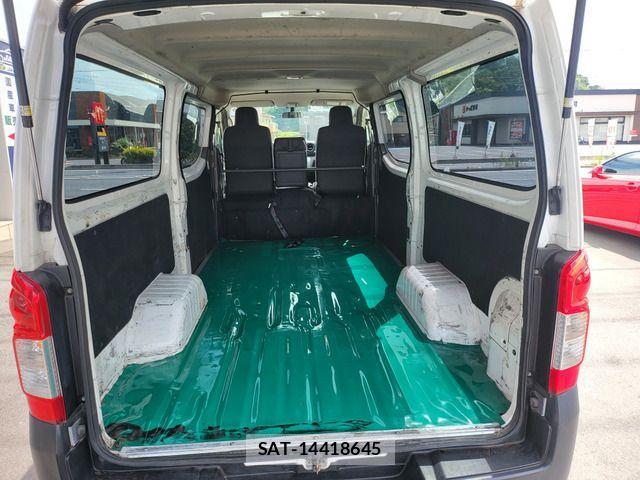 Nissan NV350 Caravan 2015-07 1078770-5