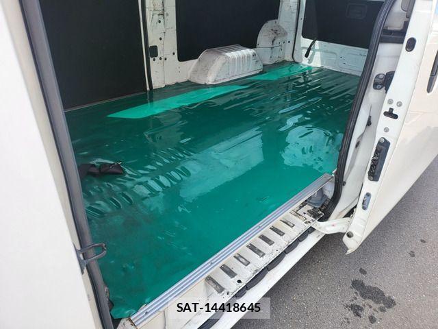 Nissan NV350 Caravan 2015-07 1078770-6
