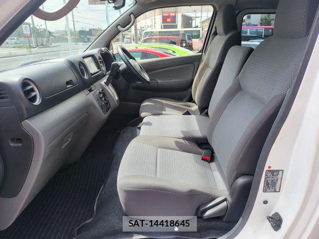 Nissan NV350 Caravan 2015-07 1078770-7