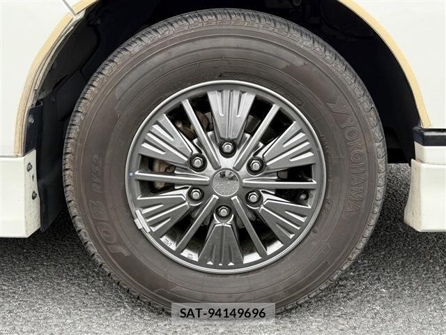 Nissan NV350 Caravan 2018-04 6218046-12