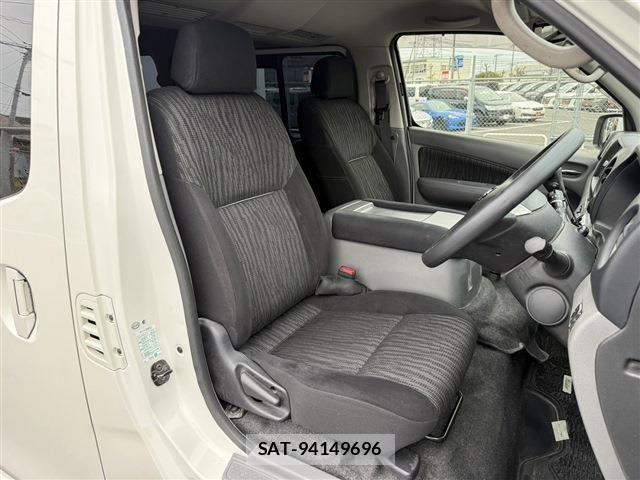 Nissan NV350 Caravan 2018-04 6218046-13