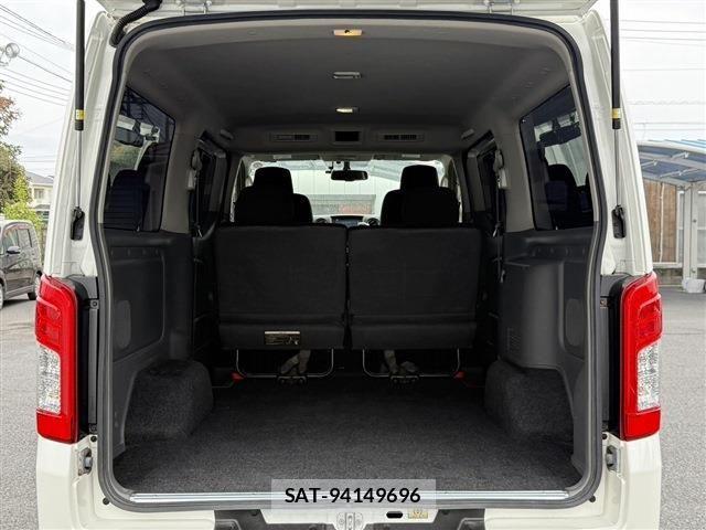 Nissan NV350 Caravan 2018-04 6218046-15