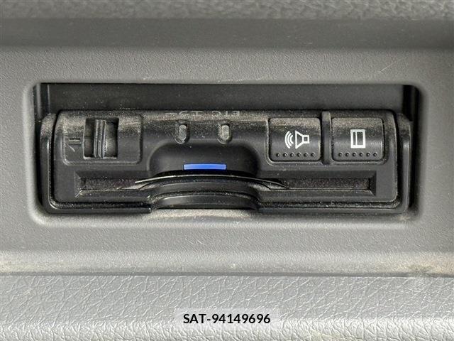 Nissan NV350 Caravan 2018-04 6218046-4