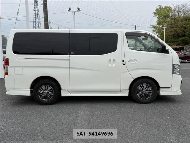 Nissan NV350 Caravan 2018-04 6218046-7