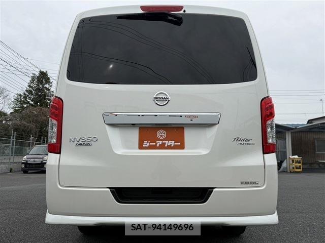 Nissan NV350 Caravan 2018-04 6218046-8