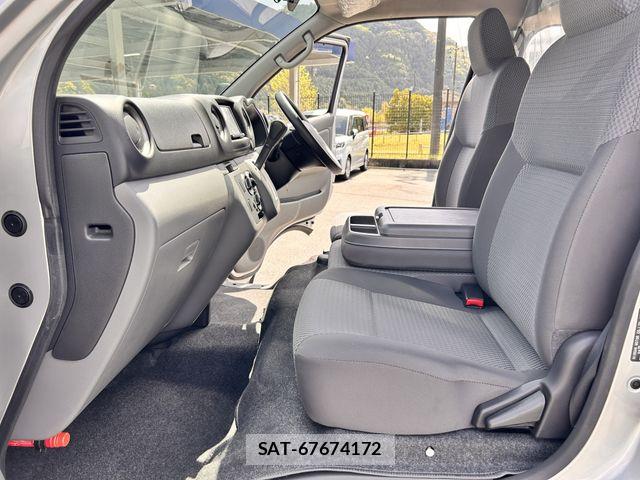 Nissan NV350 Caravan 2019-02 6501617-13