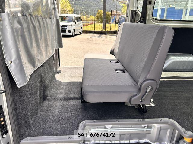 Nissan NV350 Caravan 2019-02 6501617-14