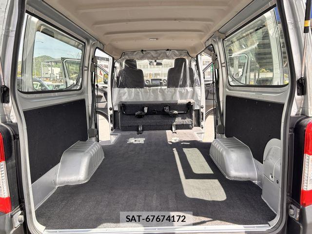 Nissan NV350 Caravan 2019-02 6501617-16