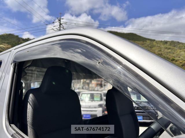 Nissan NV350 Caravan 2019-02 6501617-20