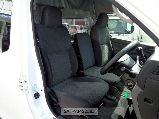 Nissan NV350 Caravan 2021-03 6501607-4