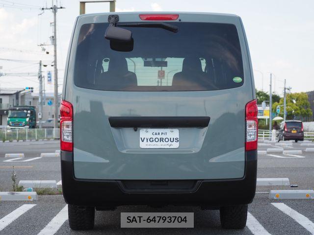 Nissan NV350 Caravan 2019-03 6910733-11