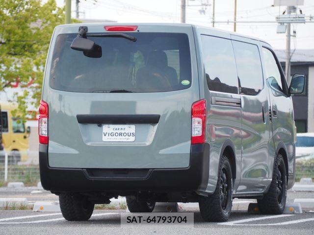 Nissan NV350 Caravan 2019-03 6910733-12