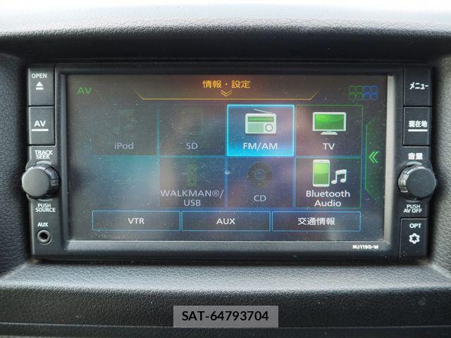 Nissan NV350 Caravan 2019-03 6910733-14