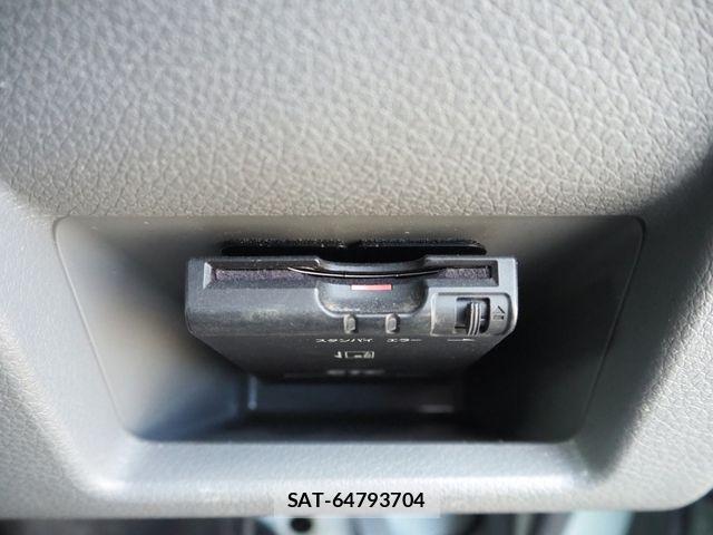 Nissan NV350 Caravan 2019-03 6910733-16