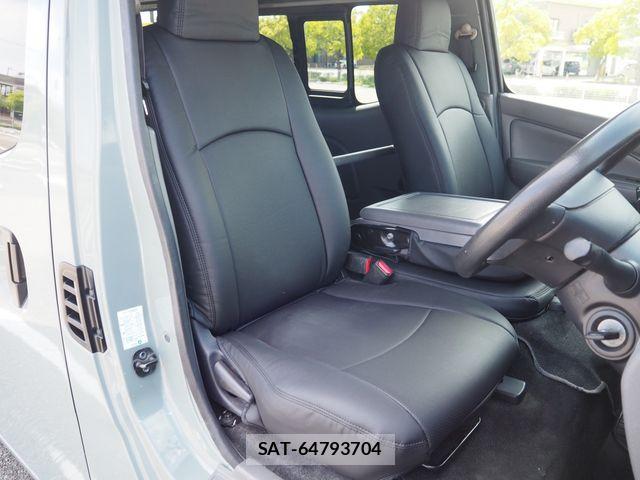 Nissan NV350 Caravan 2019-03 6910733-18