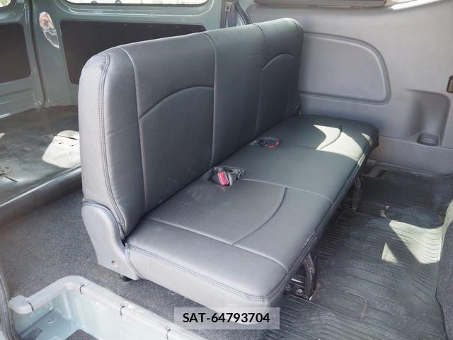 Nissan NV350 Caravan 2019-03 6910733-19