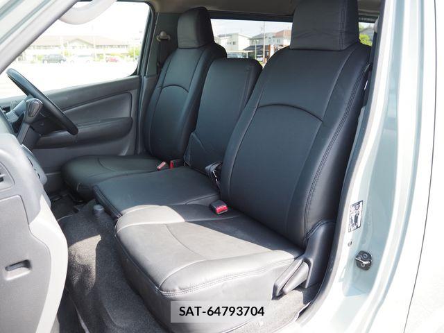 Nissan NV350 Caravan 2019-03 6910733-21