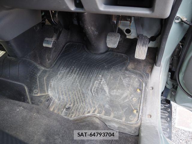 Nissan NV350 Caravan 2019-03 6910733-22
