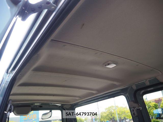 Nissan NV350 Caravan 2019-03 6910733-24