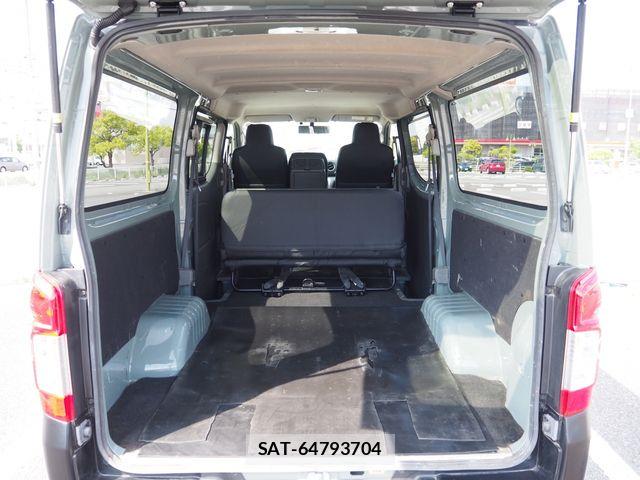 Nissan NV350 Caravan 2019-03 6910733-25