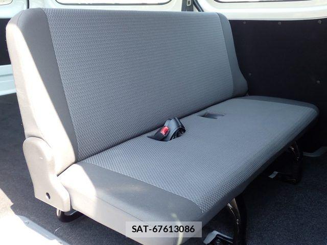 Nissan NV350 Caravan 2019-03 7021158-15