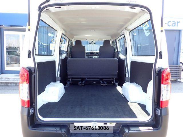 Nissan NV350 Caravan 2019-03 7021158-3