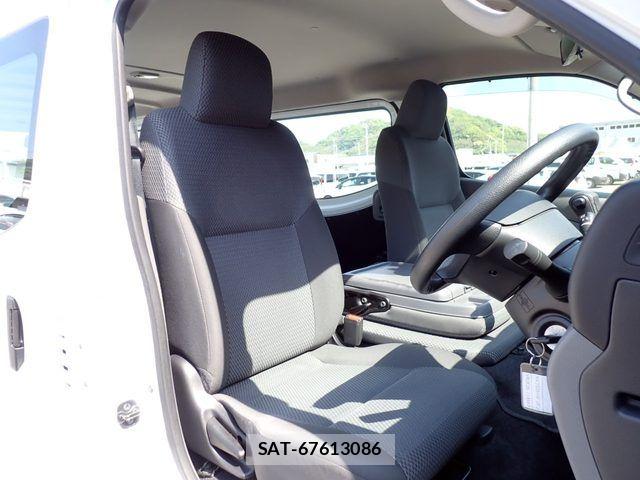 Nissan NV350 Caravan 2019-03 7021158-4