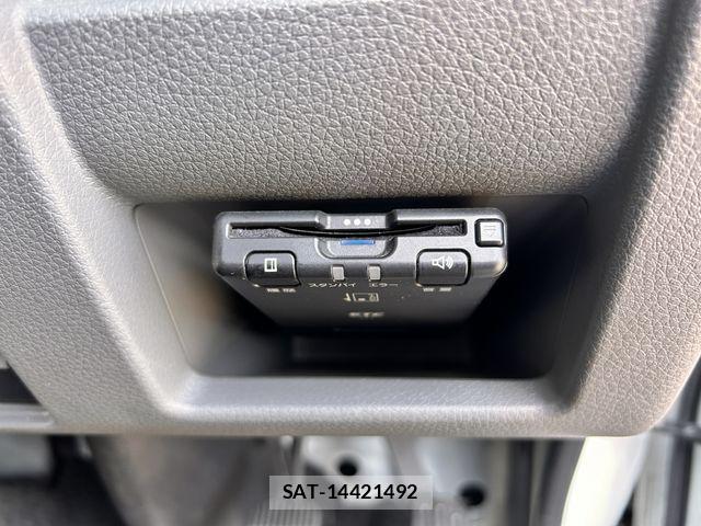 Nissan NV350 Caravan 2021-03 7223188-9
